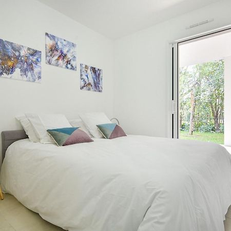 T3 Neuf – C13 - Jardin-Terrasse Et Piscine – Accès Direct Plages Et Centre Village Saint-Cyr-sur-Mer Esterno foto