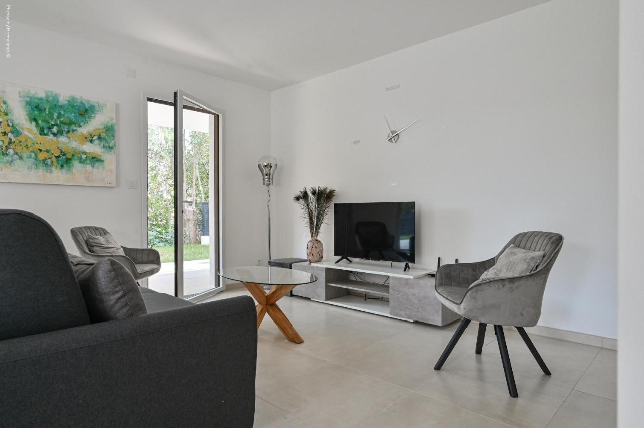 T3 Neuf – C13 - Jardin-Terrasse Et Piscine – Accès Direct Plages Et Centre Village Saint-Cyr-sur-Mer Esterno foto