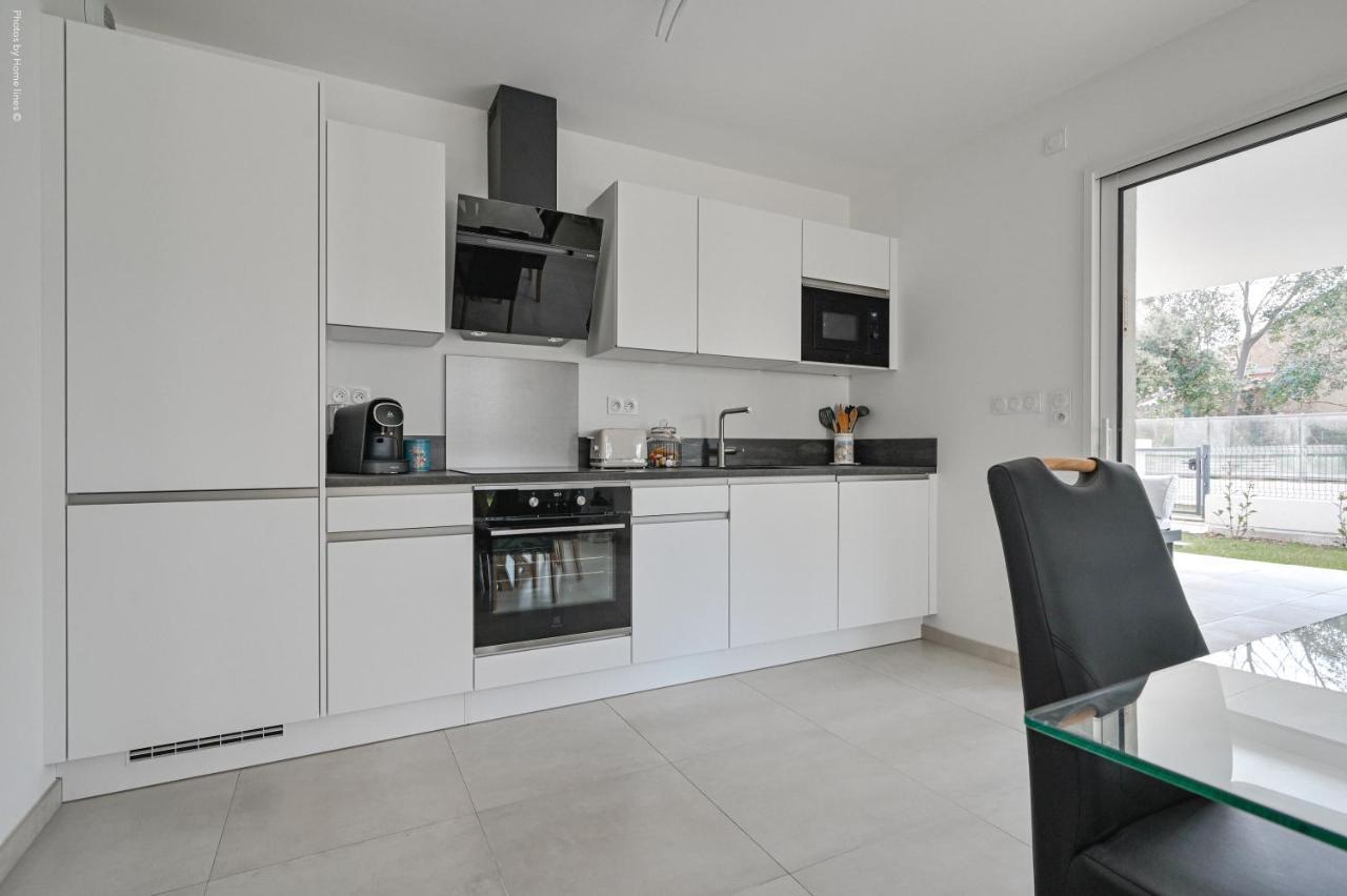 T3 Neuf – C13 - Jardin-Terrasse Et Piscine – Accès Direct Plages Et Centre Village Saint-Cyr-sur-Mer Esterno foto